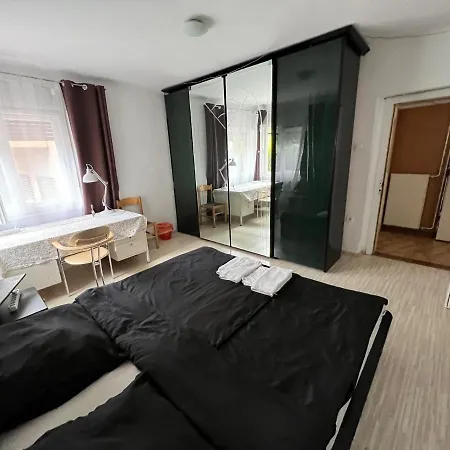 & Murgle Hostel *