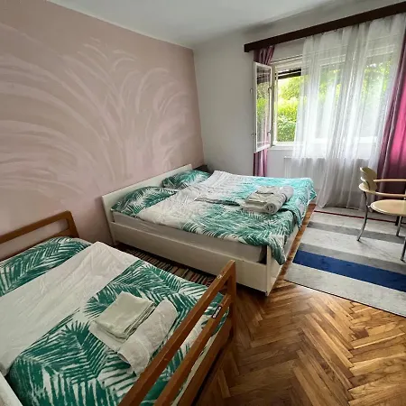& Murgle Hostel *