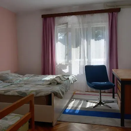 & Murgle Hostel *