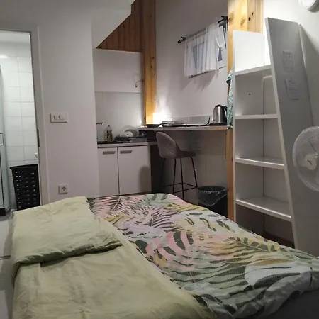 & Murgle Hostel