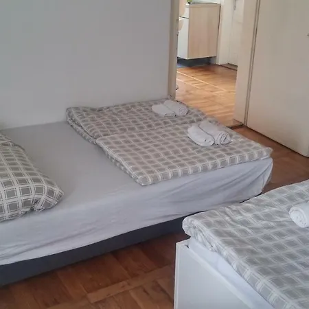 & Murgle Hostel *