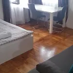 & Murgle بيت شباب